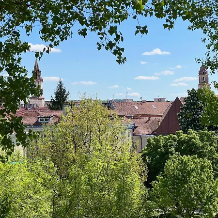 & - Old Town Апартаменти