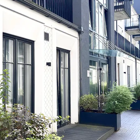 & - Old Town Apartment *