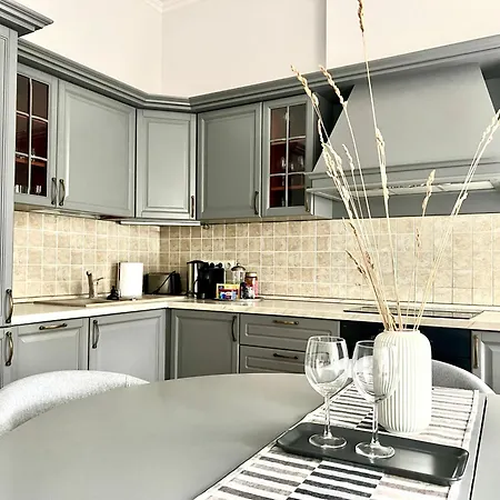 & - Old Town Апартаменти Вільнюс