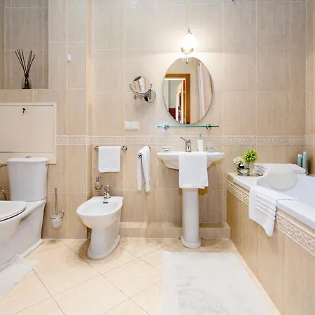 Апартаменти & - Old Town