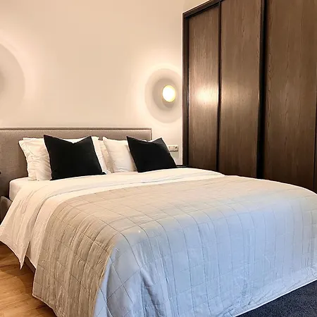 & - Old Town Апартаменты Вильнюс