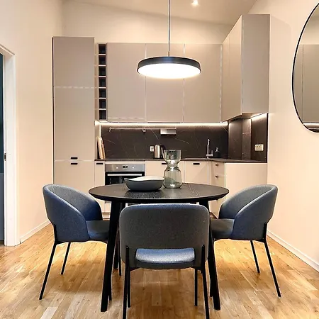 Апартаменти & - Old Town