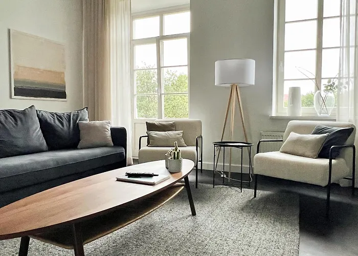 & - Old Town Апартаменты